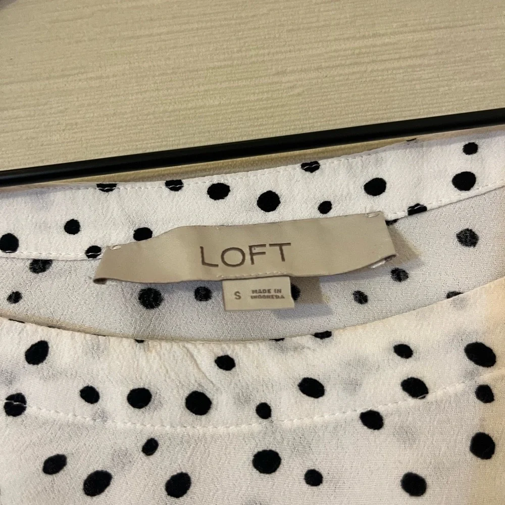 Loft Blouse - Women’s Small White - Black Dot Office
